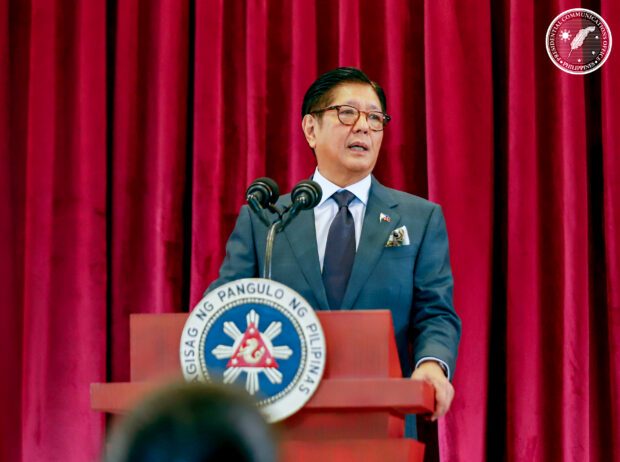 Marcos arrives in Japan for 4-day state visit