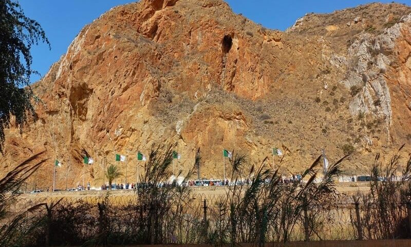 جمعية حقوقية تراسل بوريطة لإثارة ملف التهجير القسري مع الجزائر