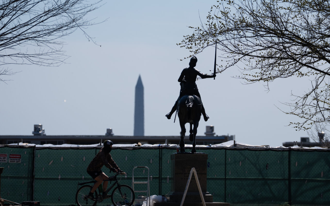 The DC mayor race’s ‘delicate dance’