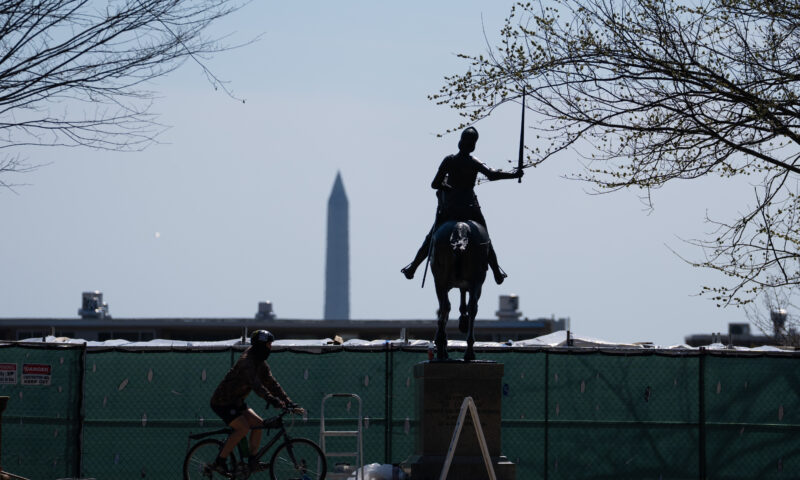The DC mayor race’s ‘delicate dance’