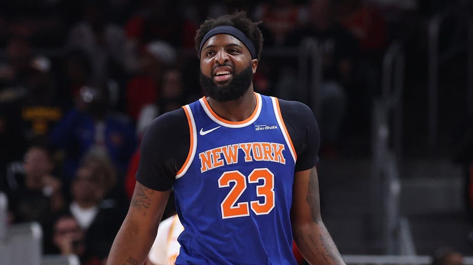 Mitchell Robinson’s broken right pinky puts Knicks’ NBA Finals rotation in jeopardy ahead of Game 1: reports
