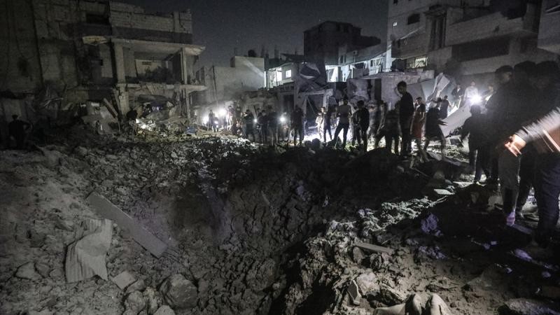 تفريغ القطاع من السكان.. مركز حقوقي: الاحتلال يدمّر ما تبقى من منازل غزة