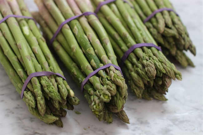 Recipe: Asparagus dressed in saffron and sunchoke goat cheese flan
