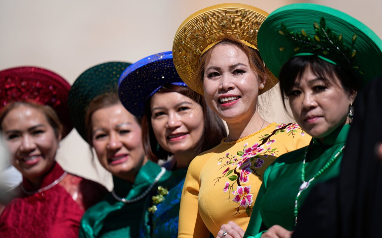 Photos of the Week: Chief Mouser, Pet Gala, Soapbox Race