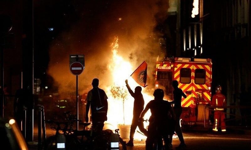 قتيل و780 موقوفا في “شغب باريس”