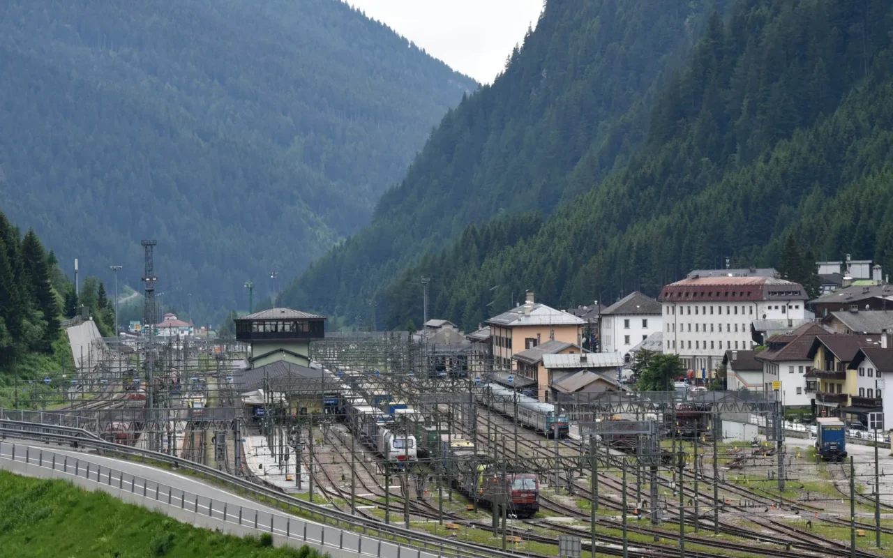 Austrian protest shuts key European highway