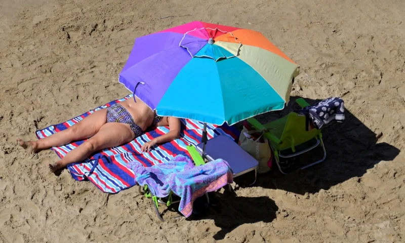 Spain to sizzle in abnormal May heat for another week