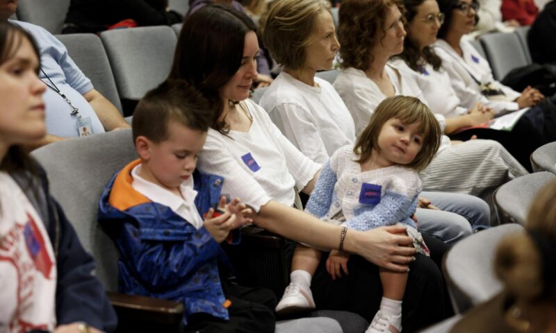 Screens would be banned until 2nd grade under draft LAUSD plan