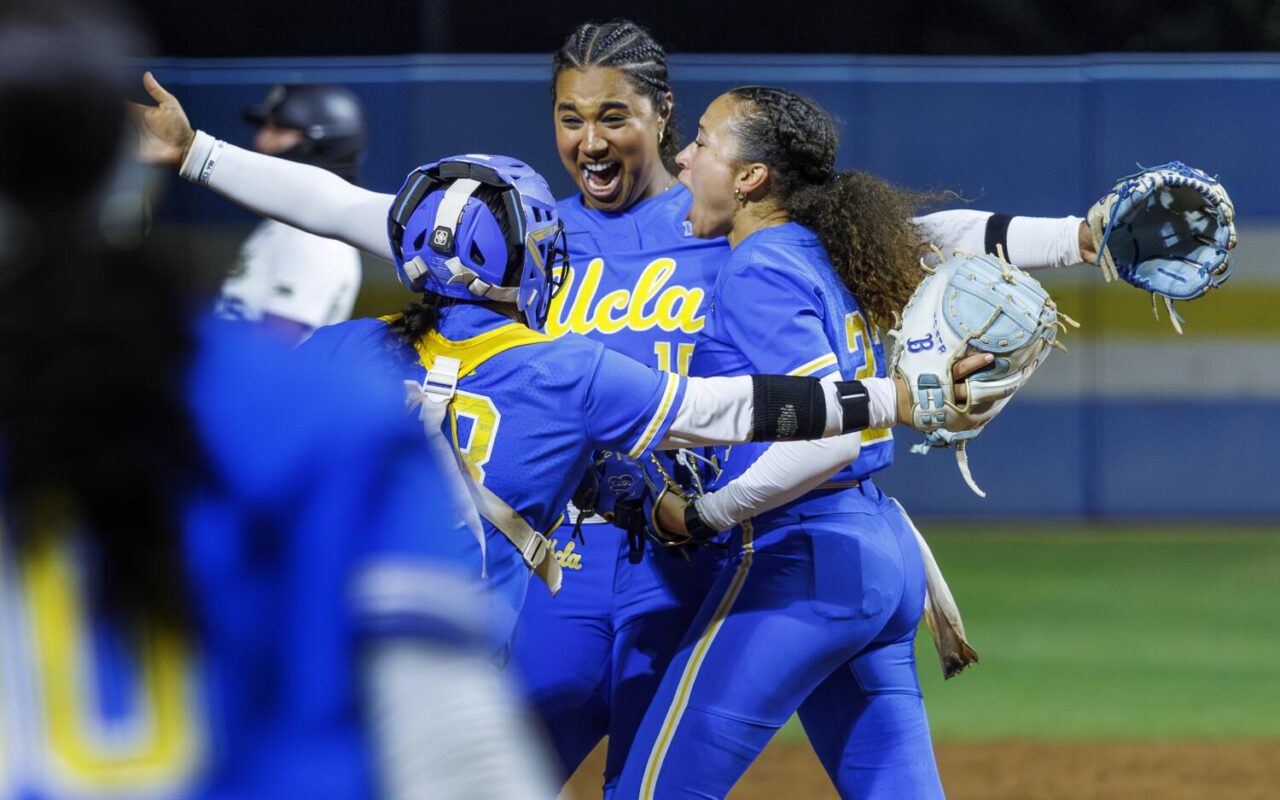 UCLA softball pummels UCF, advances to Women’s College World Series