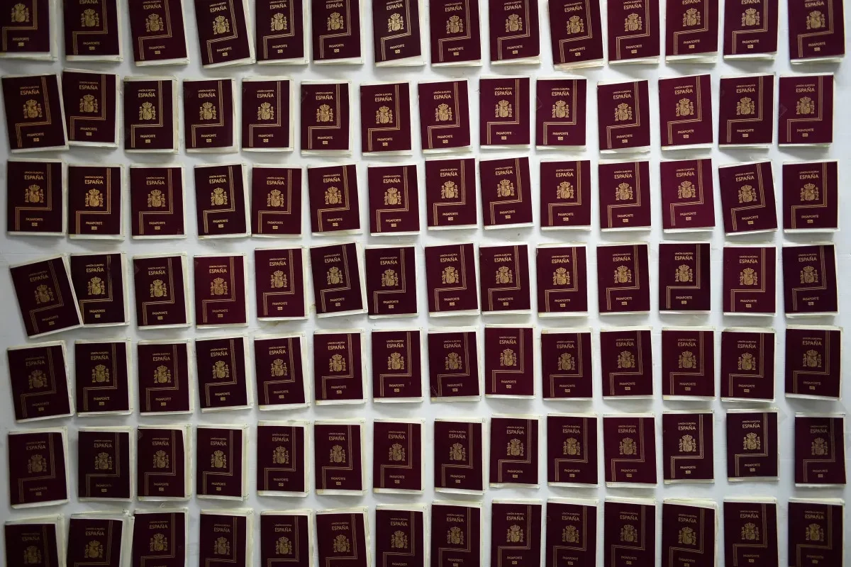 Spain grants citizenship to 300,000 foreigners in one year