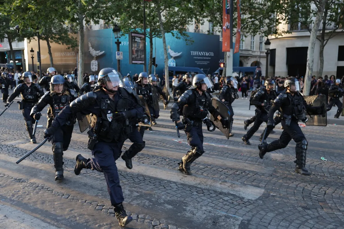 780 arrested, deadly road accident in riotous PSG victory celebrations across France