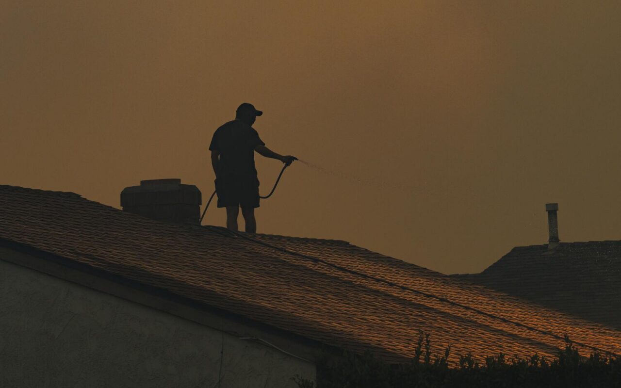 Bain fire injures 4 in Riverside County; civilian drones interfere with firefighting aircraft
