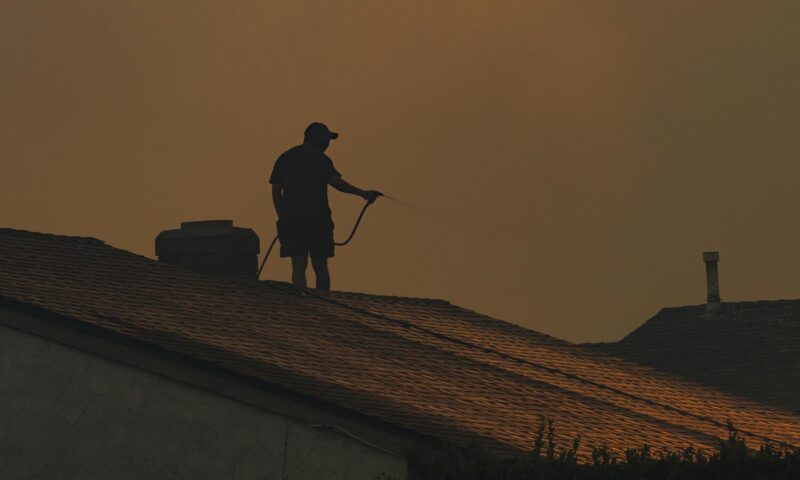 Bain fire injures 4 in Riverside County; civilian drones interfere with firefighting aircraft
