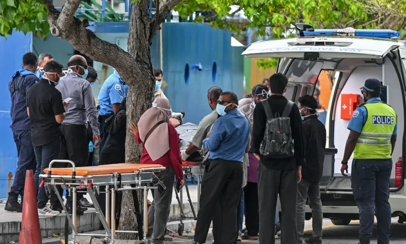 Italian divers in Maldives ‘may have got lost’ in cave