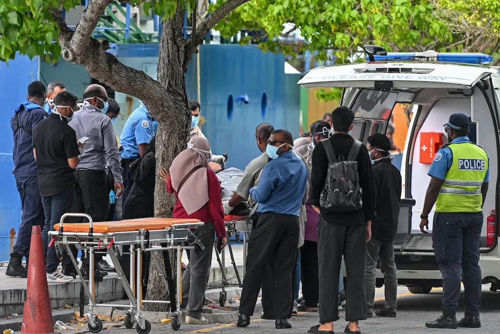 Italian divers in Maldives ‘may have got lost’ in cave