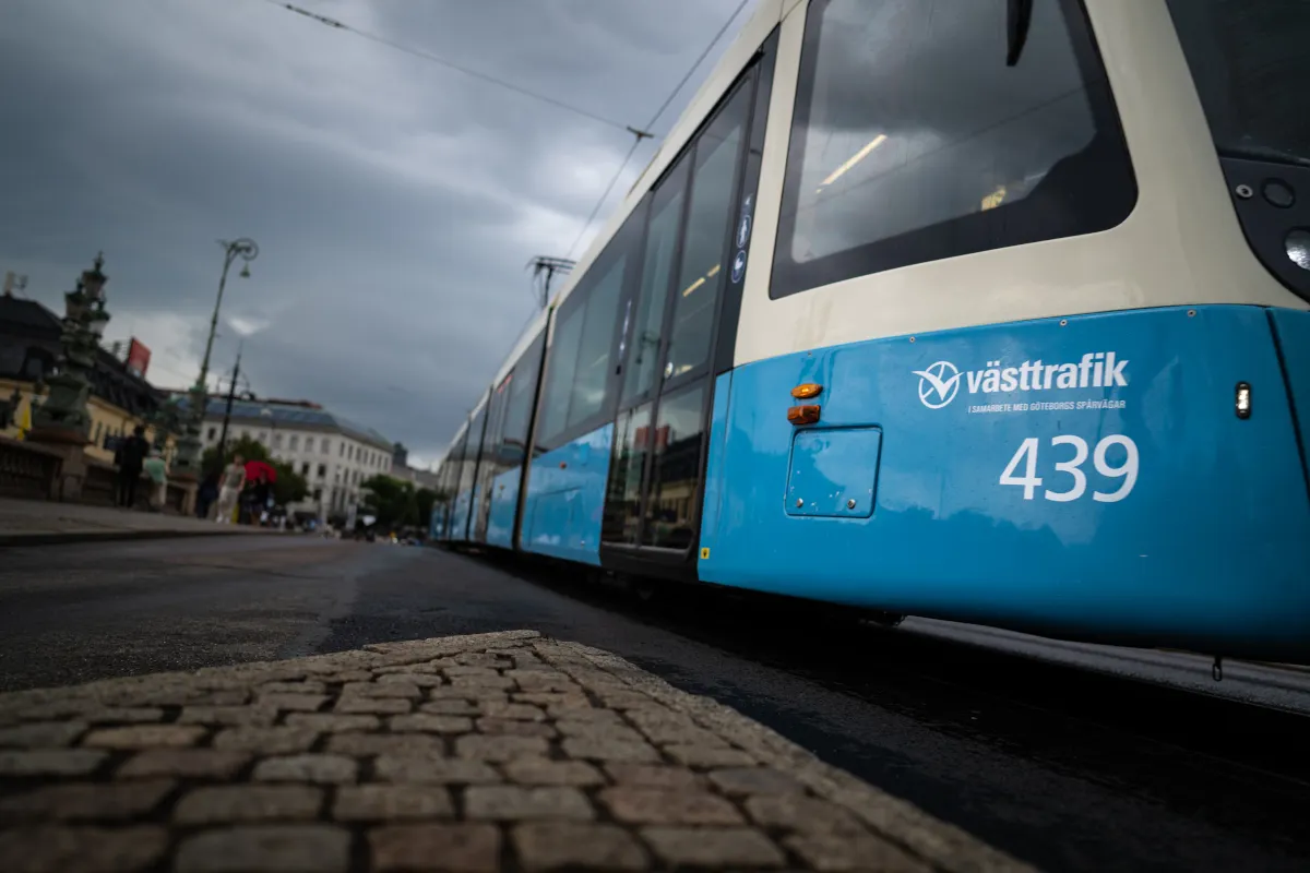 Self-driving bus in Gothenburg crashes with tram on first day