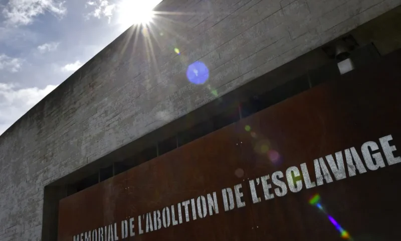 France moves towards symbolic repealing of slavery legislation