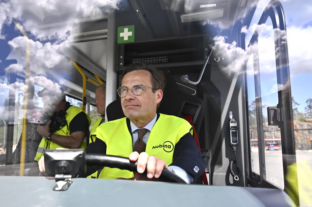 Sweden to cut monthly public transport tickets by 50 percent in all regions