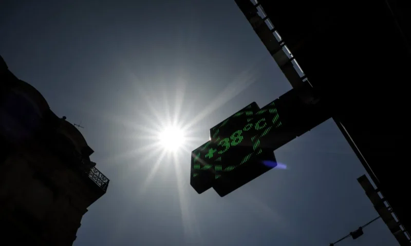 Heatwave advice, CB payments, and ticks: 6 essential articles for life in France