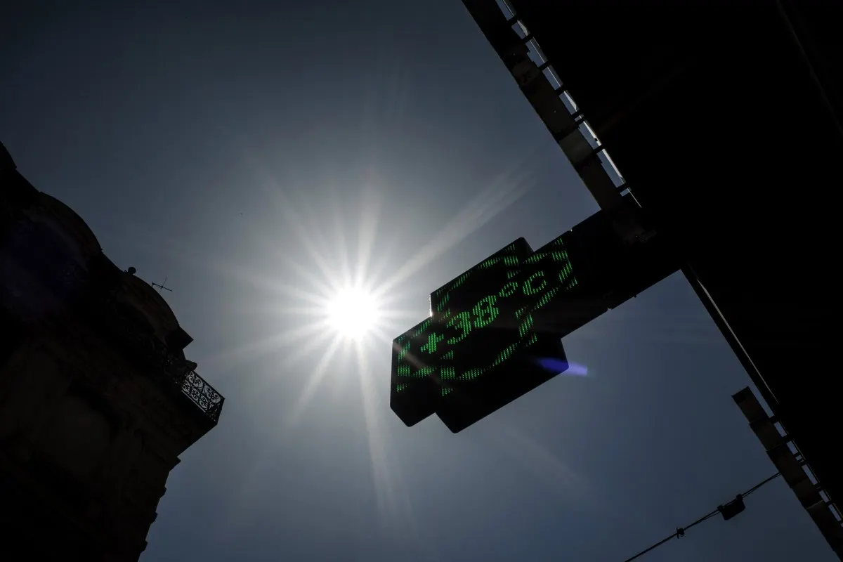 Heatwave advice, CB payments, and ticks: 6 essential articles for life in France