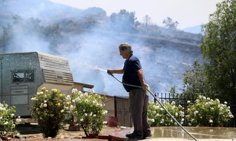 Sandy fire spreads, prompting evacuation warnings in L.A. County
