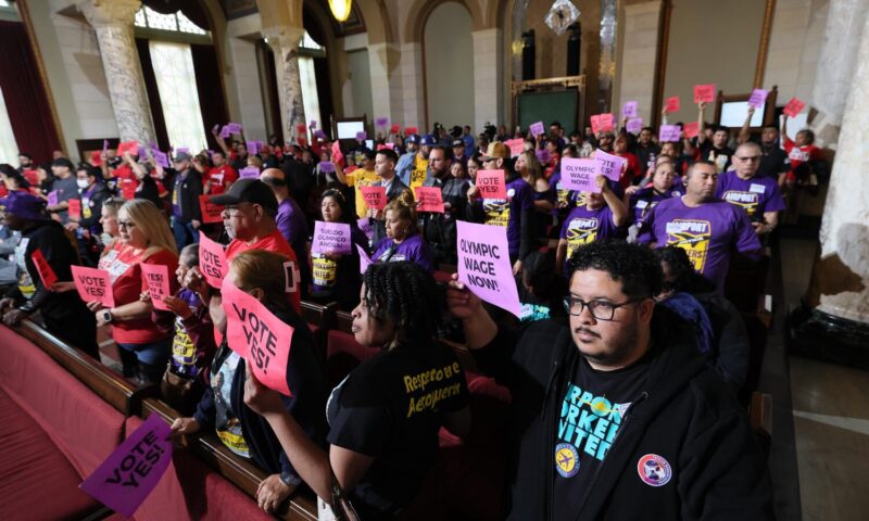 In deal with business leaders, $30 minimum wage for L.A. hotel and airport workers will be delayed