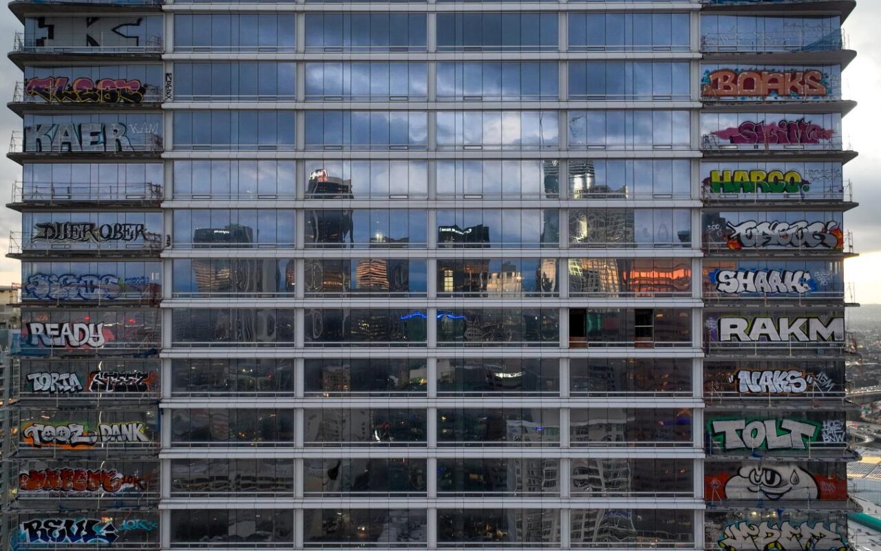 Sale of Oceanwide Plaza graffiti towers in L.A. delayed