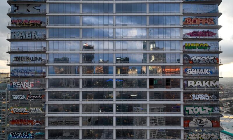 Sale of Oceanwide Plaza graffiti towers in L.A. delayed