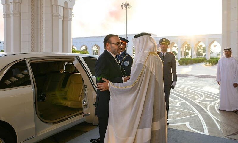 قادة الإمارات يباركون العيد للملك