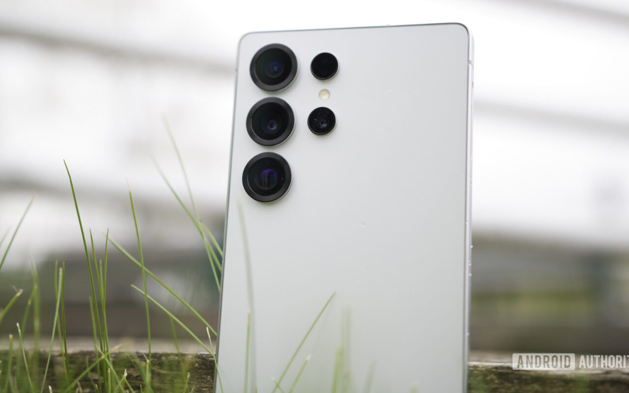 One UI 8.5 breaks dark mode on Samsung phones, but there’s a workaround