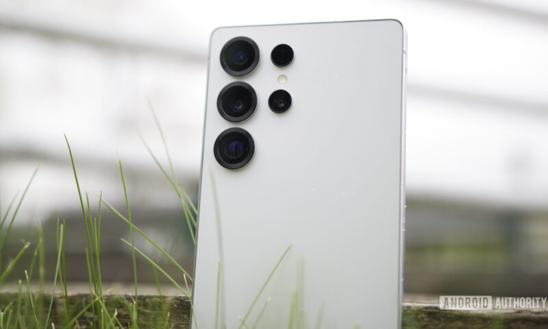 One UI 8.5 breaks dark mode on Samsung phones, but there’s a workaround