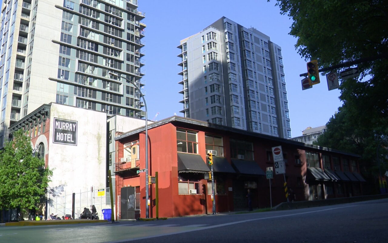 B.C. government pauses moving overdose prevention site in downtown Vancouver