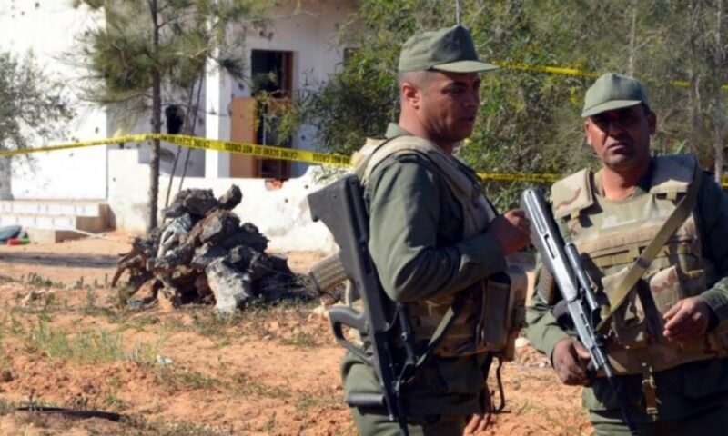 تونس: وزارة الدفاع تصدر بيانا ترفض فيه “التشكيك في حياد الجيش” رافضة الزج به في المزايدات السياسية