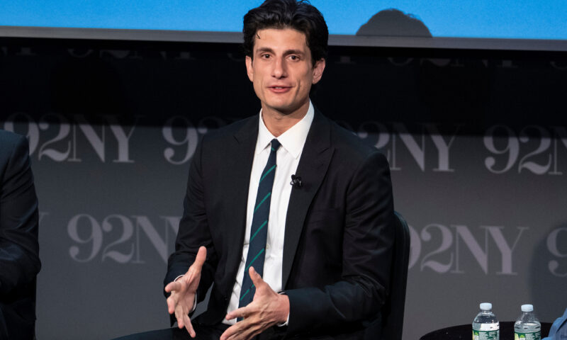 At posh, private club, Schlossberg shifts view on Israel