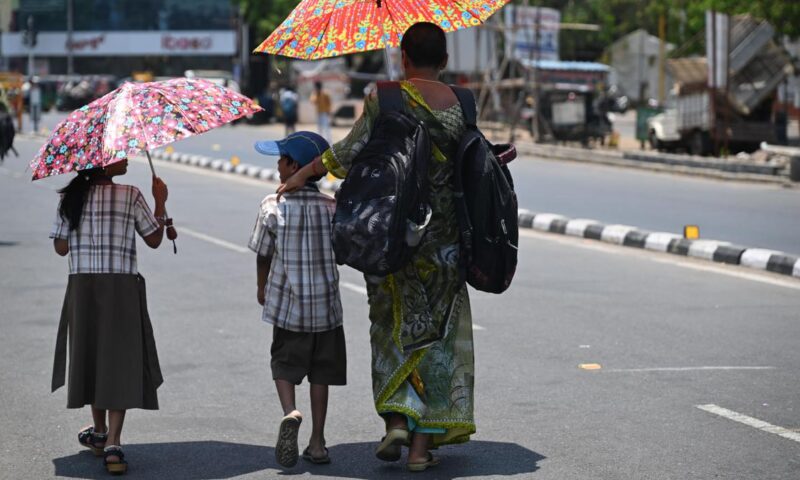 Children stay away from play as city reels under heat