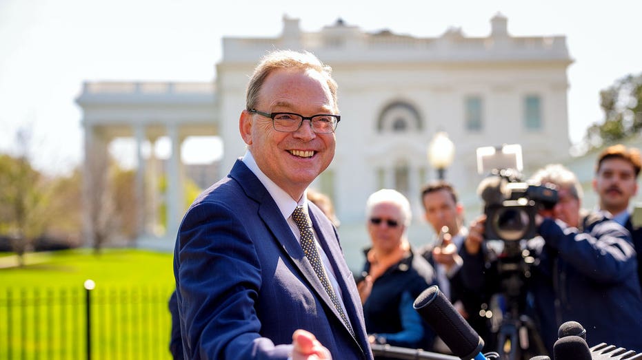 Trump economist points to ‘great signs’ of easing inflation, predicts fuel costs will ‘plummet’ with Iran deal