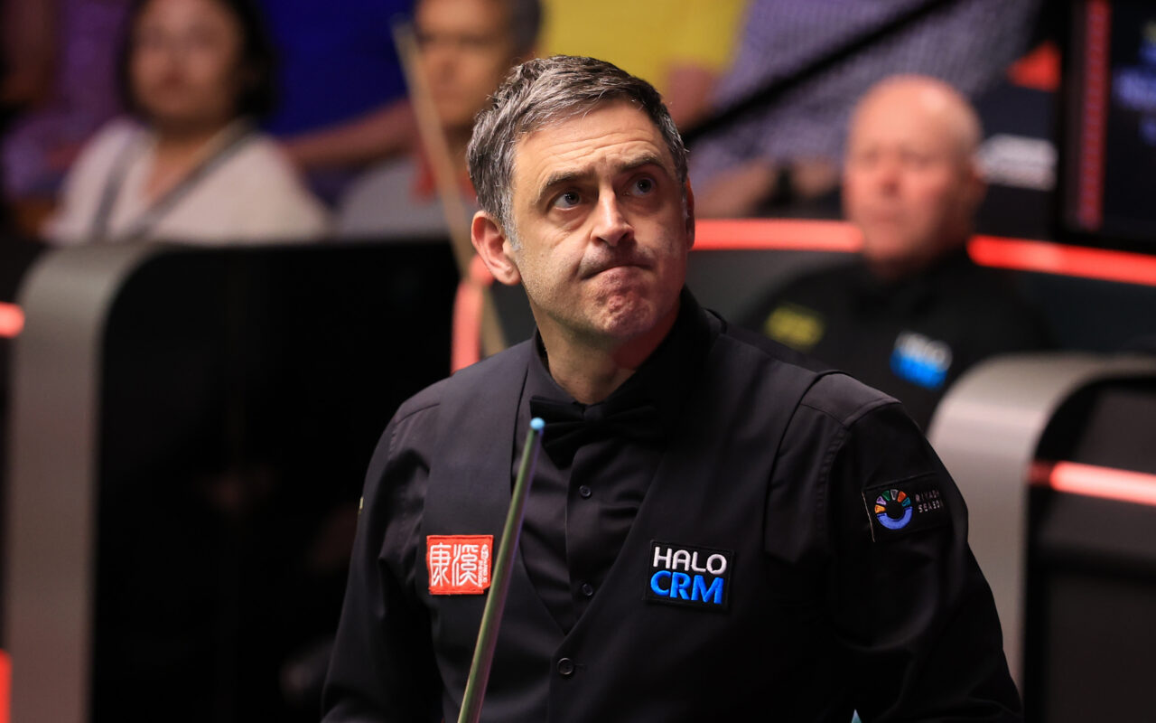 Ronnie O’Sullivan retirement hint as snooker icon texts world champion in different sport over putting skills to test