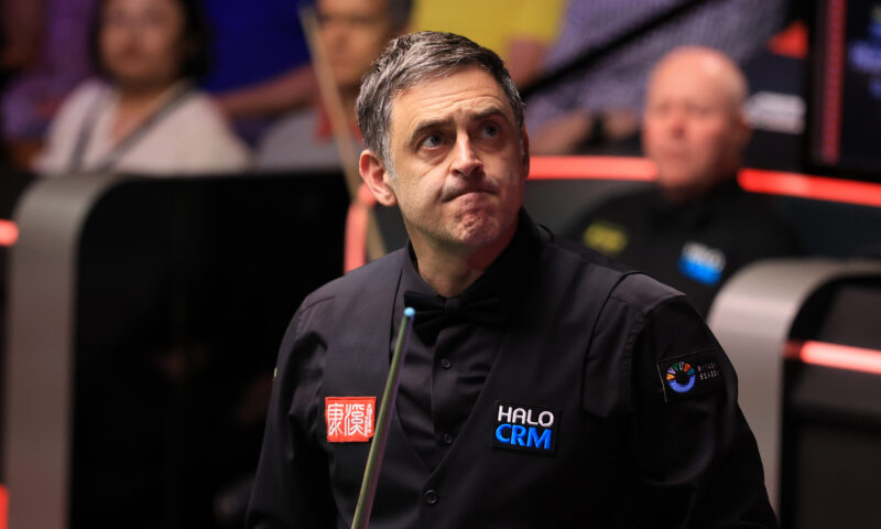 Ronnie O’Sullivan retirement hint as snooker icon texts world champion in different sport over putting skills to test