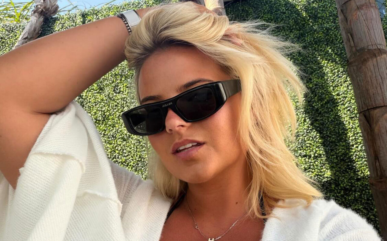 ‘Queen behaviour’ – Fans love Apollonia Llewellyn’s latest busty look as football Wag shows off underboob in low-cut top