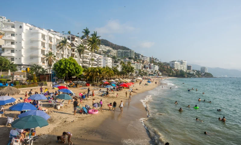 Fears serial killer is on the loose in paradise tourist hotspot as three women found murdered within just 11 days