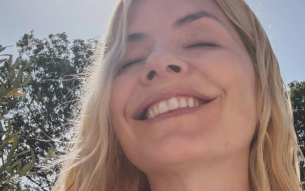 Holly Willoughby glows in stunning make-up free selfie as she enjoys the sun after huge TV return hint
