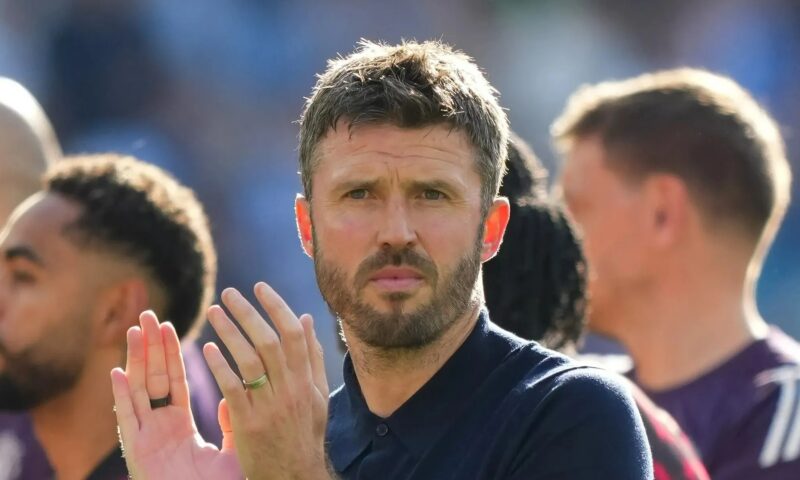 Michael Carrick shows his class as new boss lets forgotten Man Utd star bid farewell to fans with emotional late cameo