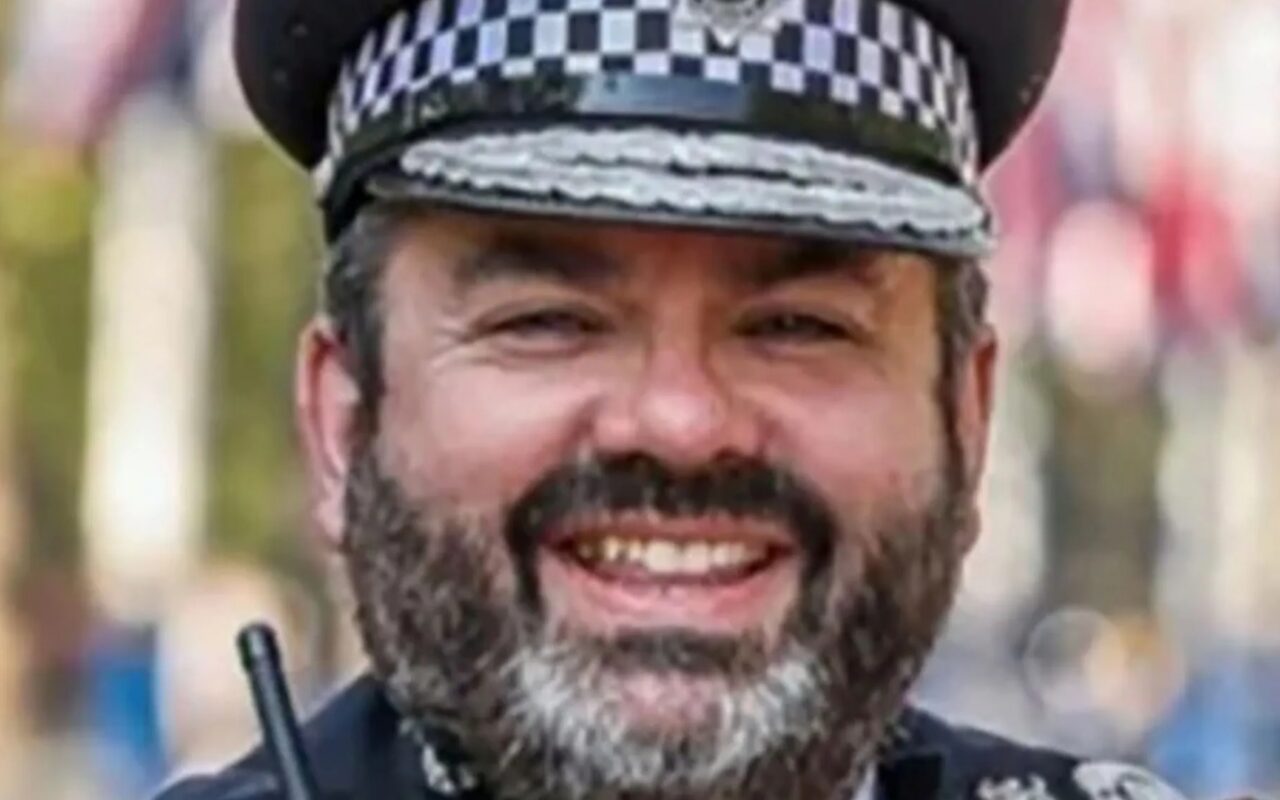 Top Met cop suspended after new AI tool ‘finds sexual content on work phone’ as more than 100 officers are referred