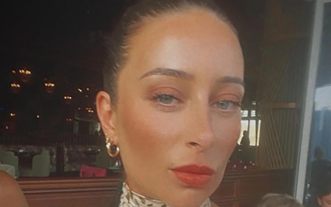Jet 2 flight attendant turned up for work four times alcohol limit after boozing with colleagues on empty stomach