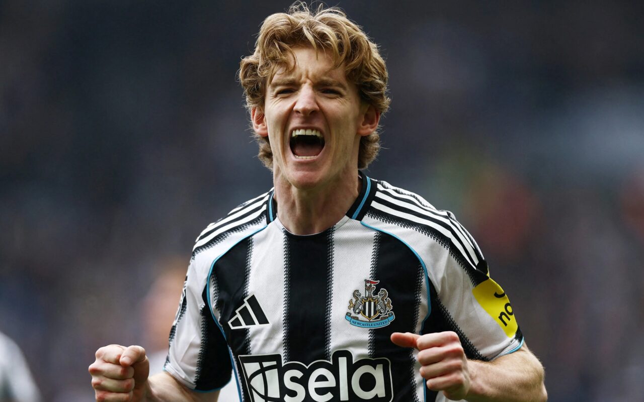 Anthony Gordon on 11am flight as he jets out to Barcelona to seal £70million transfer from Newcastle ahead of World Cup
