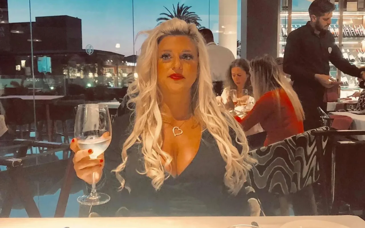 Ex-lawyer, 40, wanted over spate of ‘dine & dashes’ before swerving court is pictured at Disney after ‘fleeing abroad’