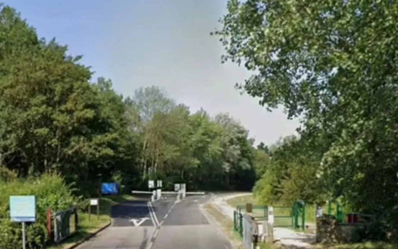 Body found in search for teen boy who went missing in lake at country park on sweltering Bank Holiday Monday