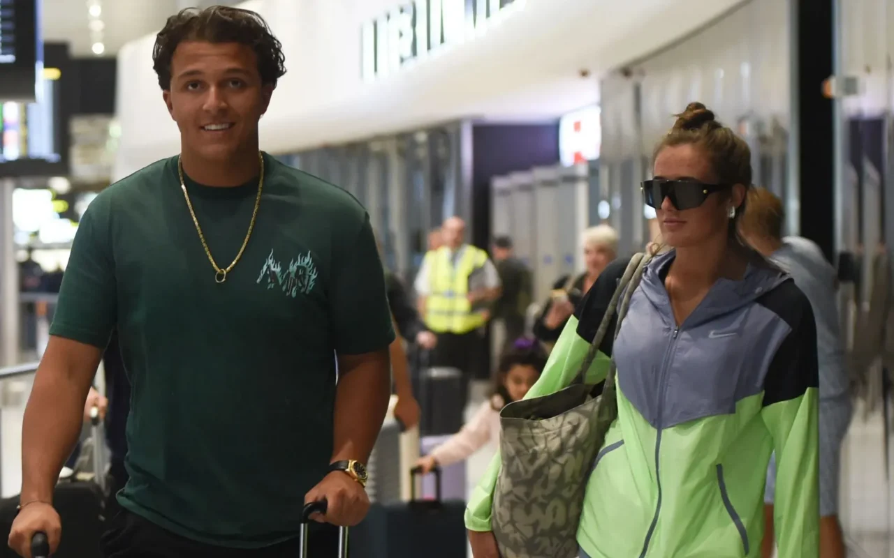 Venezuela Fury ditches her shoes and walks through airport in bloody socks as she returns from honeymoon with husband