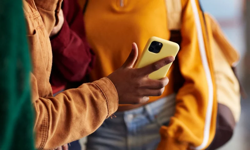 Grieving families demand urgent social media ban for under-16s as pressure mounts on Keir Starmer