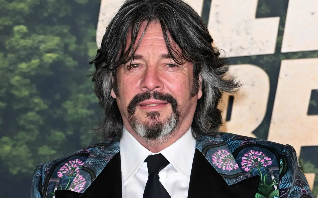 Plastic grass, beige furniture & outdoor rugs are tacky, says Laurence Llewelyn-Bowen… what you should replace them with